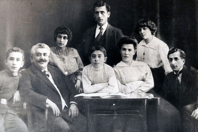 Семья Арама Хачатуряна была большой, как и почти все семьи того времени