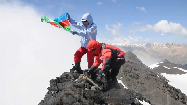 Покорение вершины Базардюзю азербайджанскими альпинистами