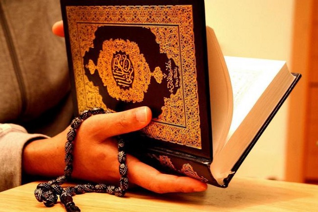 Коран - священная книга мусульман, в которой заложены основы шариата