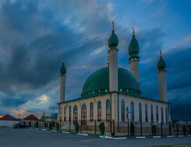 Как и во всех городах, где большая часть населения исповедует ислам, в Сунже есть мечеть