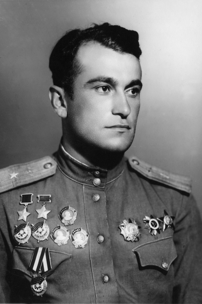 Ахмет-Хан Султан – известный лакец, получивший дважды звание Героя Советского Союза
