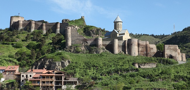 Одной из достопримечательностей Тбилиси является крепость Нарикала
