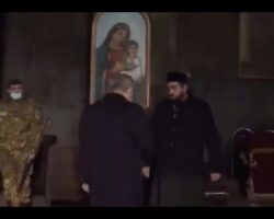 Армянский священник не пожелал пожать руку главы правительства
