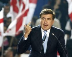 Грузинский парламент: соратники Саакашвили массово отказались от мандатов