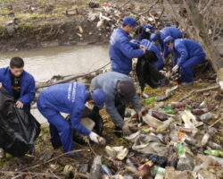 В КЧР более 1.6 тысячи километров береговой линии очищено от мусора