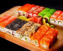 Как заказать суши и роллы от "Макароллыч": подробное руководство по заказу сетов в Кирове?