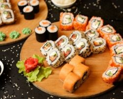 Как правильно есть суши и роллы?